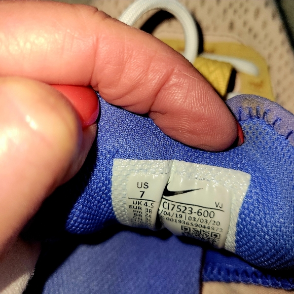 NIKE Fitness Shoe - Picture 2 of 5